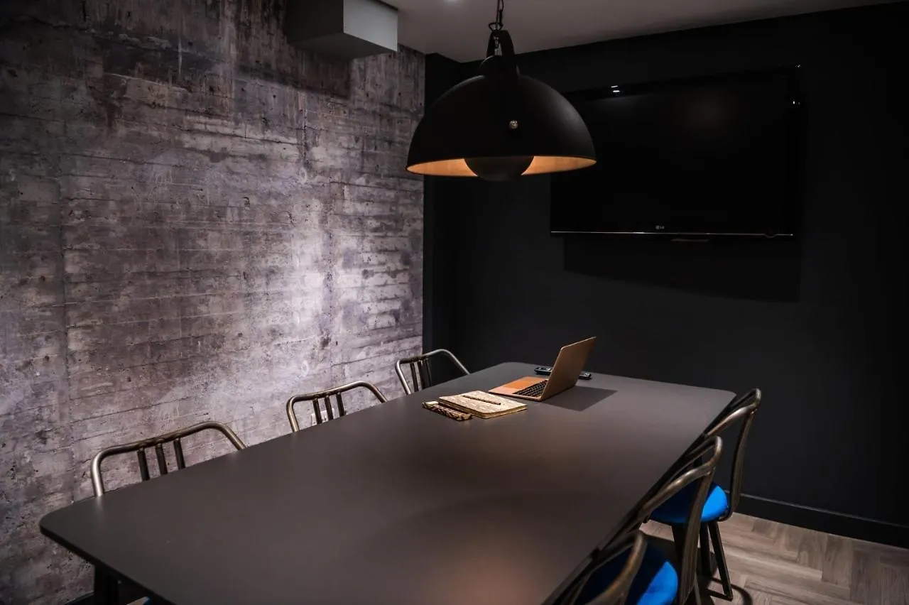 Bright Studios And Ensuite Bedrooms At Mcdonald Road In Edinburgh Apartment
