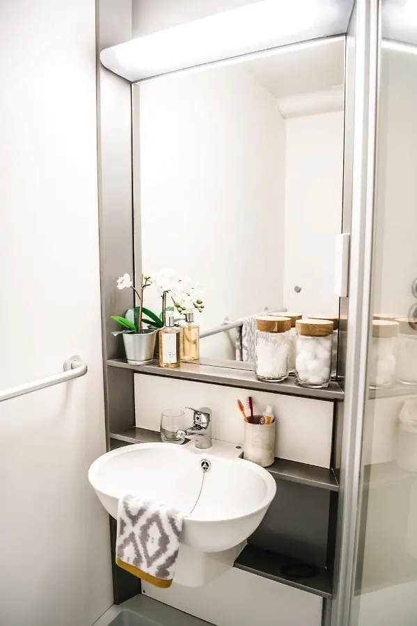 Bright Studios And Ensuite Bedrooms At Mcdonald Road In Edinburgh 0*,
