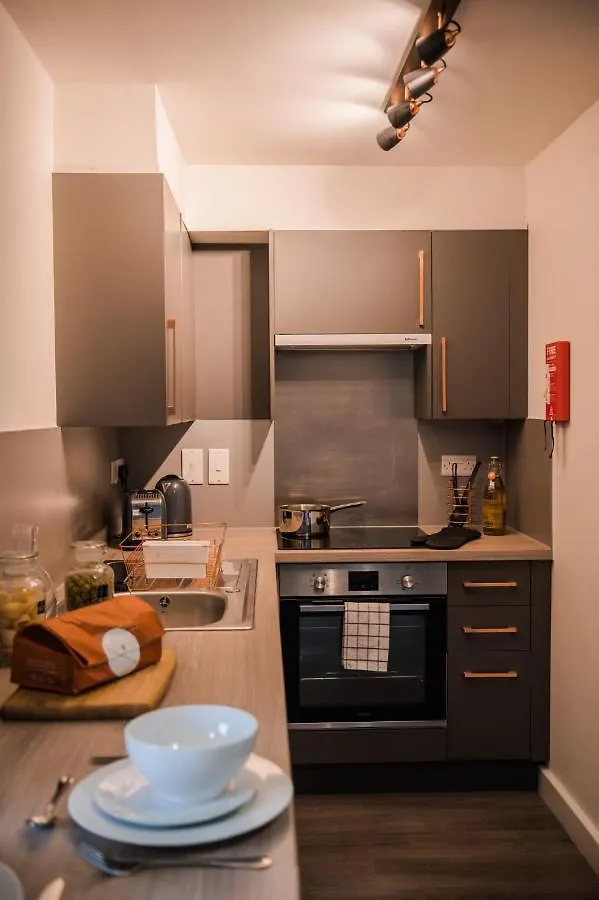 Bright Studios And Ensuite Bedrooms At Mcdonald Road In Edinburgh Apartment