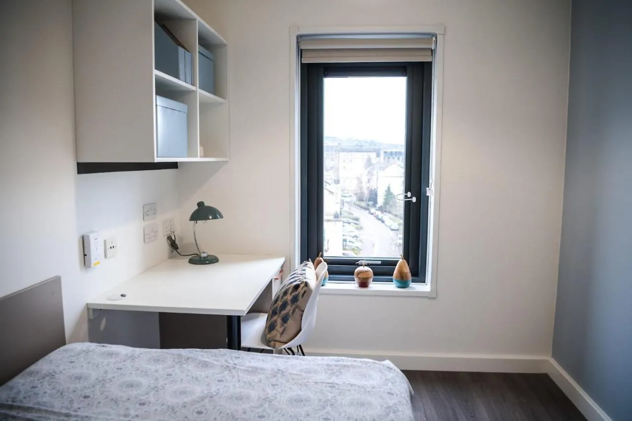 Bright Studios And Ensuite Bedrooms At Mcdonald Road In Edinburgh