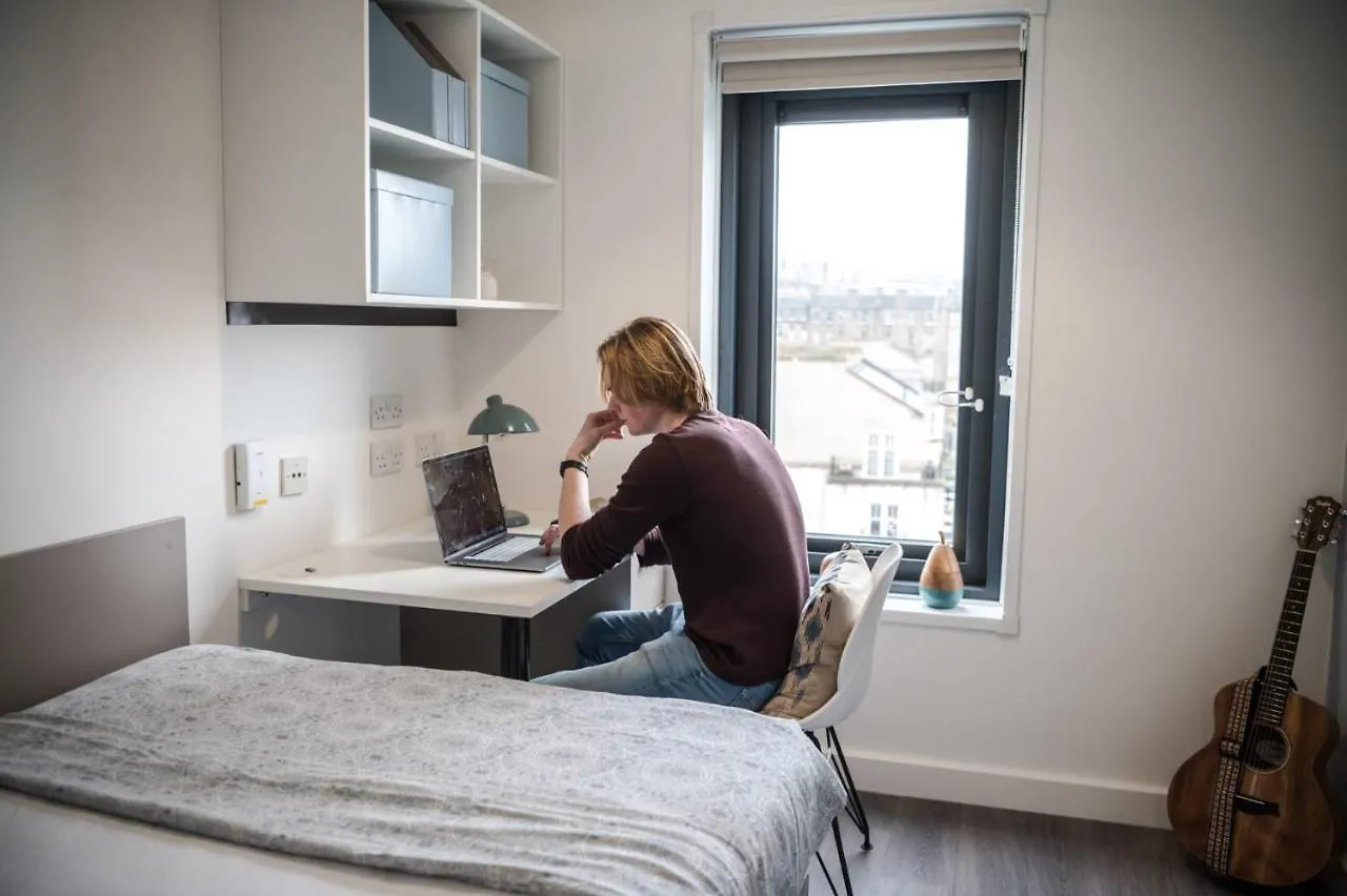 Bright Studios And Ensuite Bedrooms At Mcdonald Road In Edinburgh