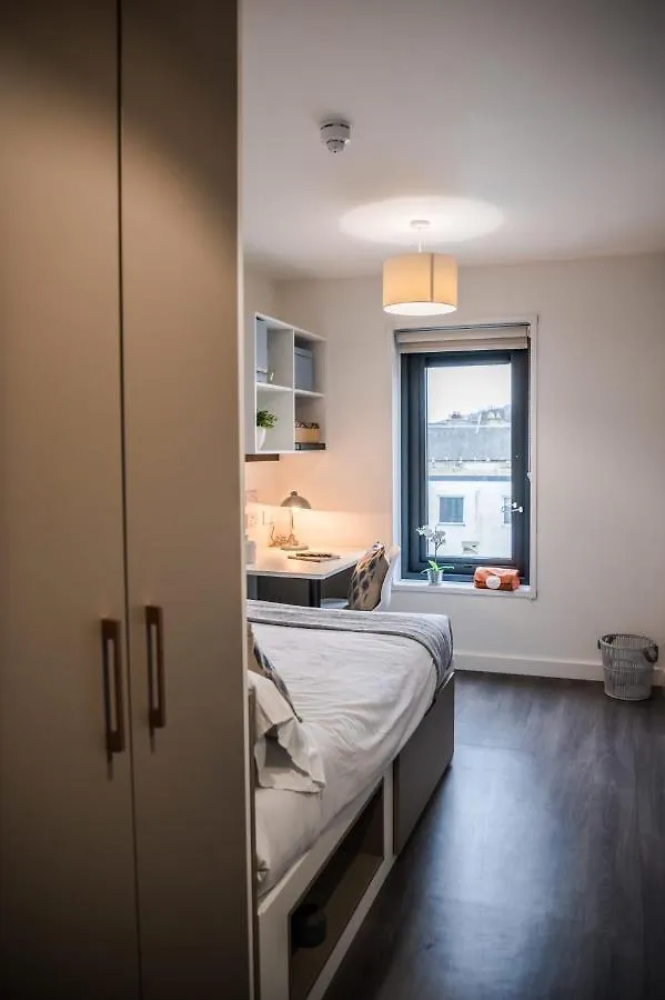 Bright Studios And Ensuite Bedrooms At Mcdonald Road In Edinburgh Apartment
