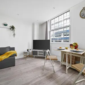 https://studio-in-the-heart-of-the-city-aldgate-zone-1.brighton-hotels-england.com