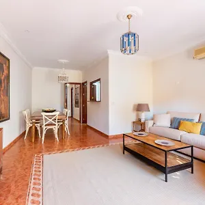 https://aoa-green-gardens-family-house.es-andalucia.com