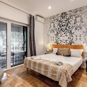 https://romantic-piccolomini-lux-guest-house.it-romehotels.com