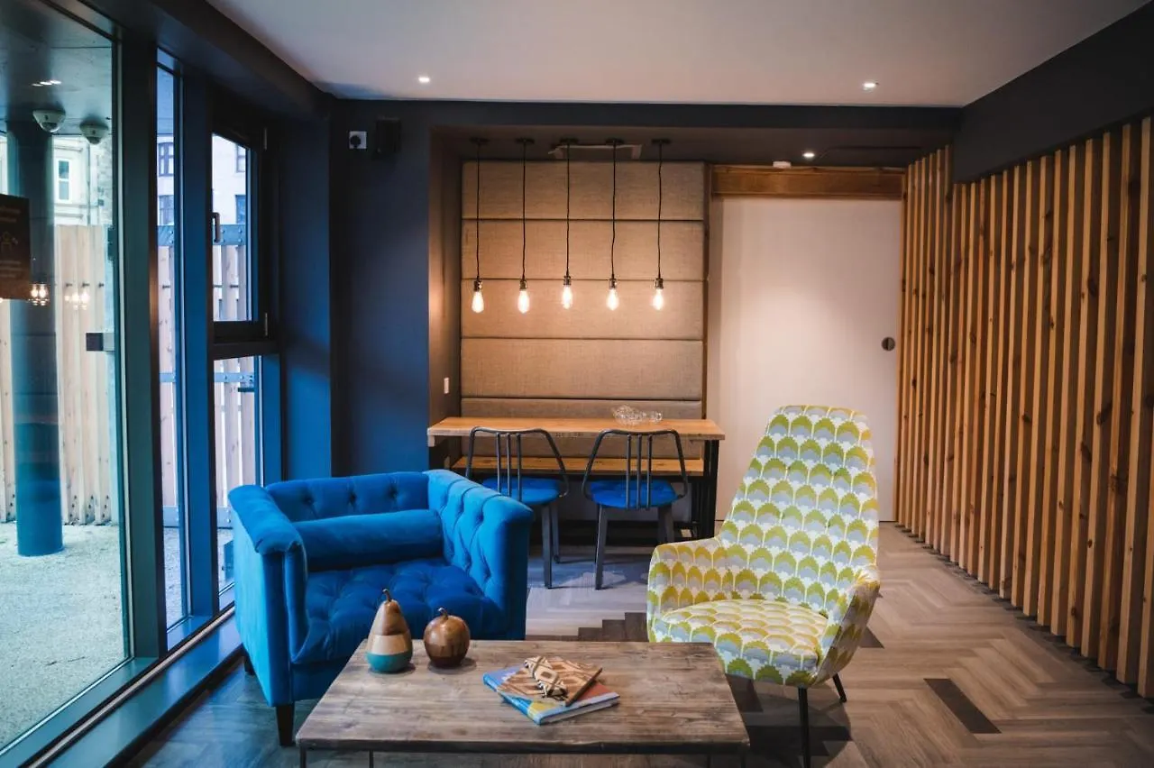 Bright Studios And Ensuite Bedrooms At Mcdonald Road In Edinburgh