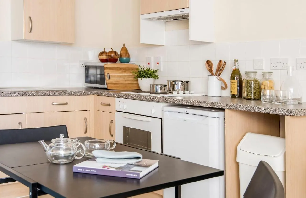 Bright Studios And Ensuite Bedrooms At Mcdonald Road In Edimburgo Appartamento